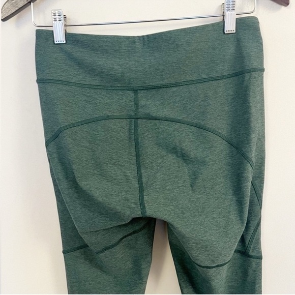 Outdoor Voices 3/4 Warm-up Crop Leggings in Hunter Green Size Medium Athletic - Picture 5 of 7